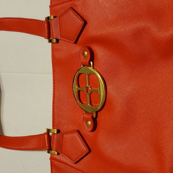 Iman designed tote bag, RedFauxLeather,pockets inside and out,goldtone hardware - Picture 7 of 8